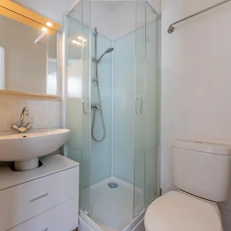 Le Cocon Lumineux, à 500m De La Vieille Appartement *